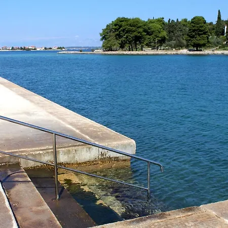 With A Parking Space Preko, Ugljan - 12658 شقة بريكو